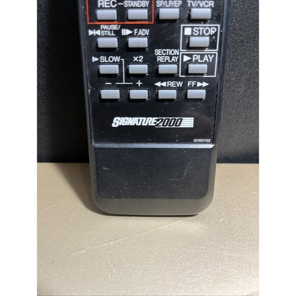 Montgomery Ward Signature 2000 VCR Remote Control G0691GE - Picture 2 of 7